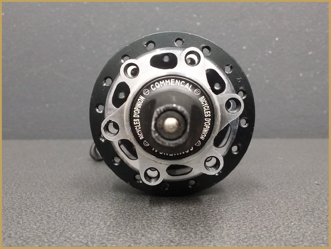 Mozzo anteriore "COMMENCAL DISCO" 32t (Rif 207)