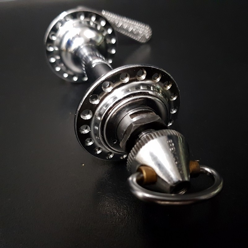 Mozzo anteriore "CAMPAGNOLO GRAN SPORT A / 1006" N. O. S 36t (Ref 408)