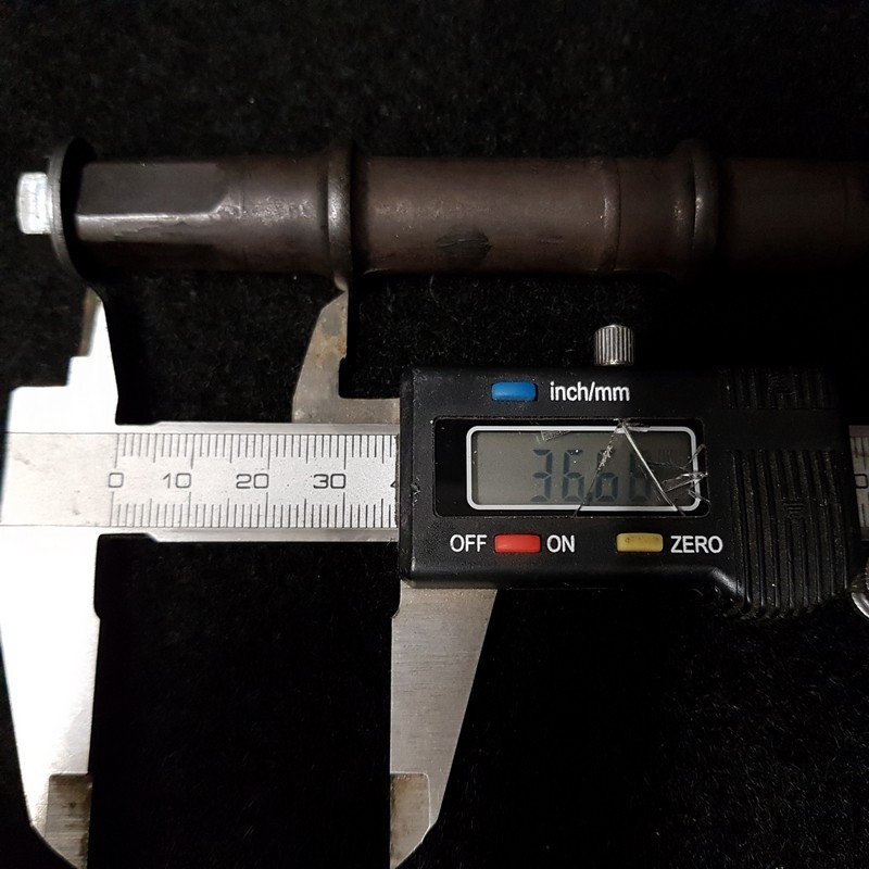 JIS 129 mm square bottom bracket axle (Ref 349)