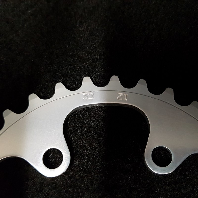 STRONGLIGHT ZI" 32d BCD 74 N.O.S chainring (Ref 1314)