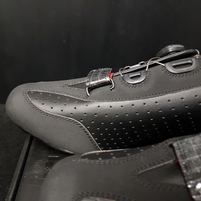 Neue Schuhe "FiZik BOA MAN R3" Größe 41.5 (Ref 121)