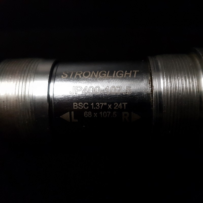 Tretlagerachse "STROGLGHT JP400" 107.5mm BSC (Ref 413)