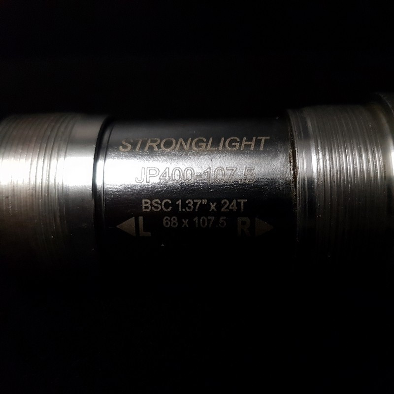 Tretlagerachse "STRONGLGHT JP400" 107.5mm BSC (Ref 413)
