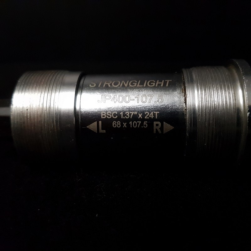 Tretlagerachse "STROGLGHT JP400" 107.5mm BSC (Ref 413)