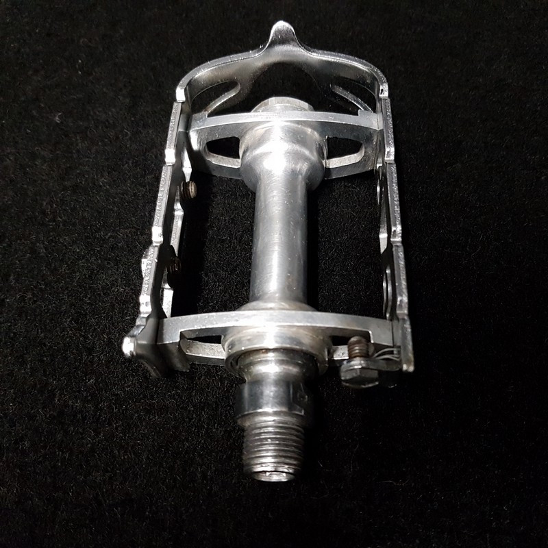 MAILLARD 700" N.O.S 14 x 1.25 pedal derecho (Ref 761)