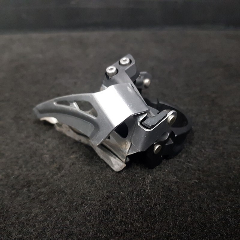 Dérailleur avant "SHIMANO DEORE 2x10" (Ref 1567)