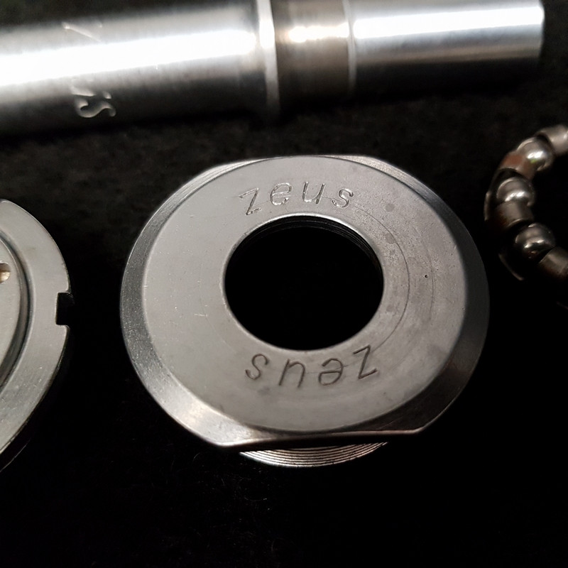 Tretlagerachse N.O.S "ZEUS mit Keilnut" 127 mm 25 x 1 (Ref 432)