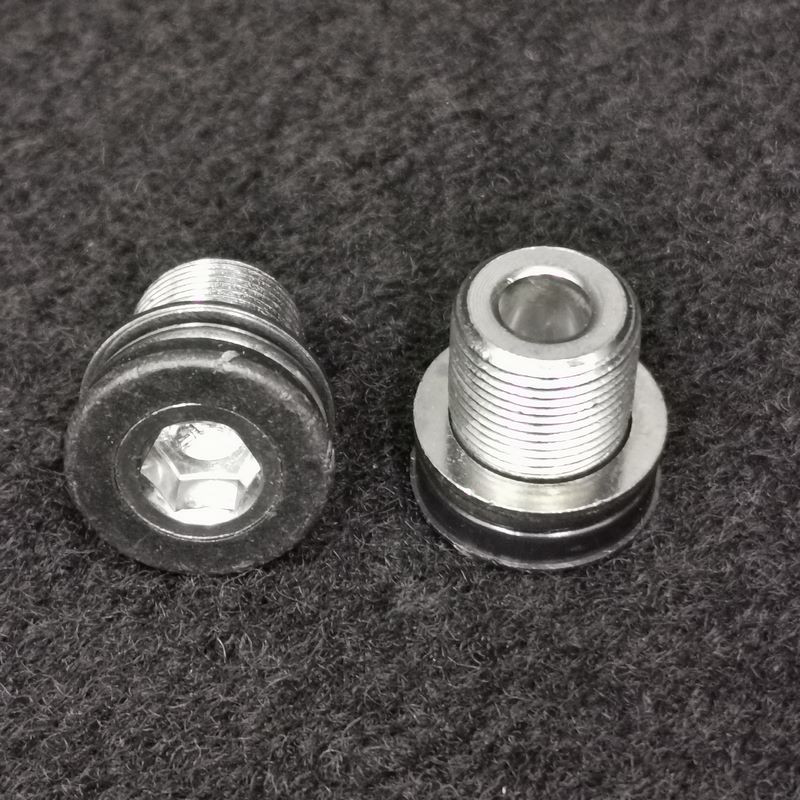 SHIMANO OCTALINK" crankset bolt (Ref 160)