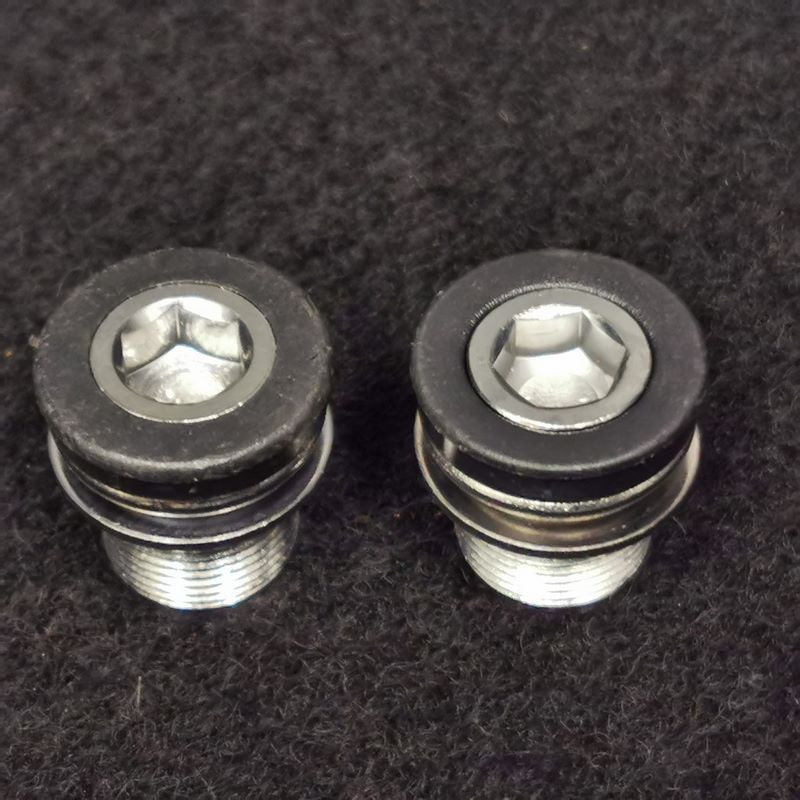 SHIMANO OCTALINK" crankset bolt (Ref 160)