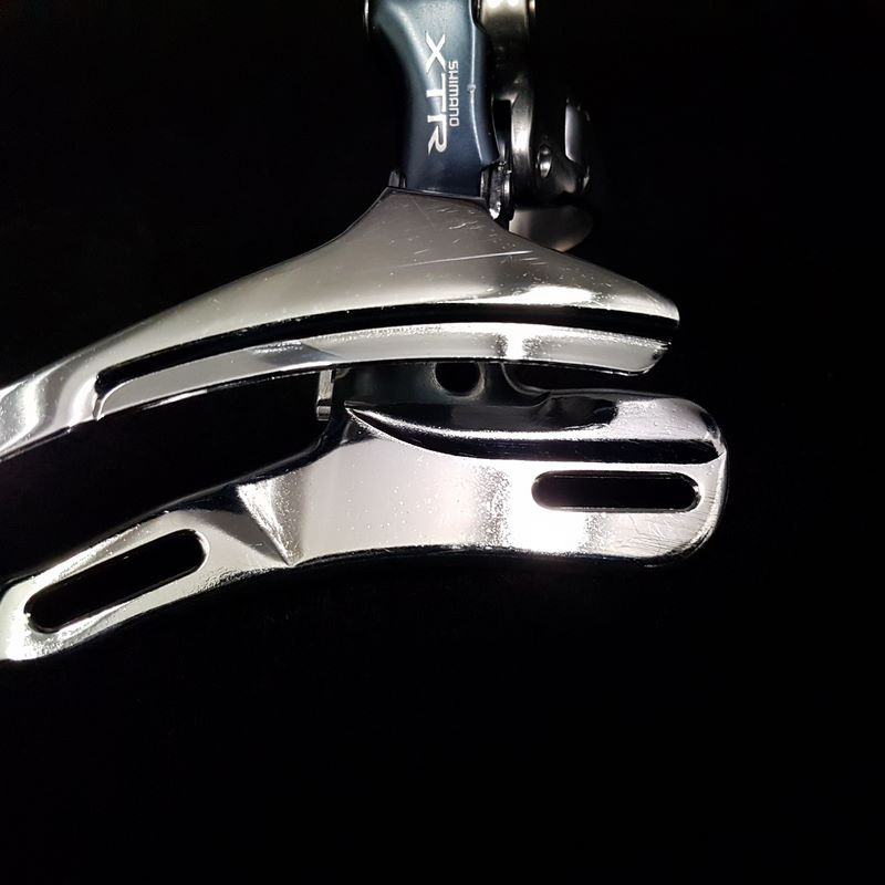 Dérailleur avant "SHIMANO XTR M900" N.O.S (Ref 1614)