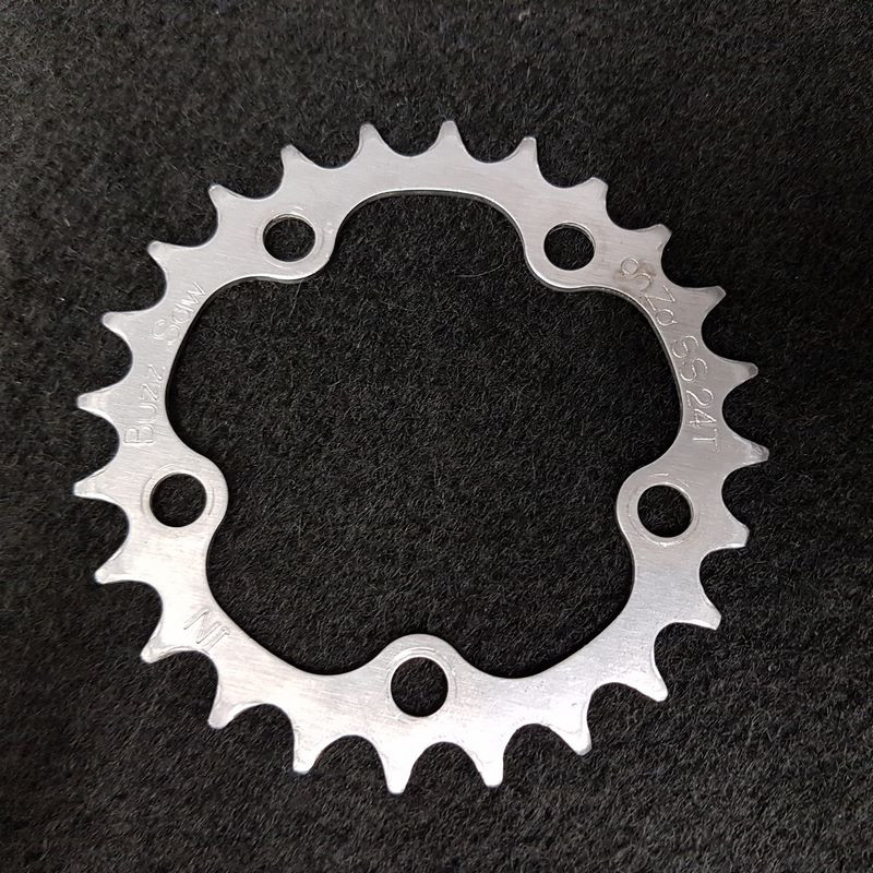 Piatto "ONZA steel" 24d BCD 74 (rif. 1416)
