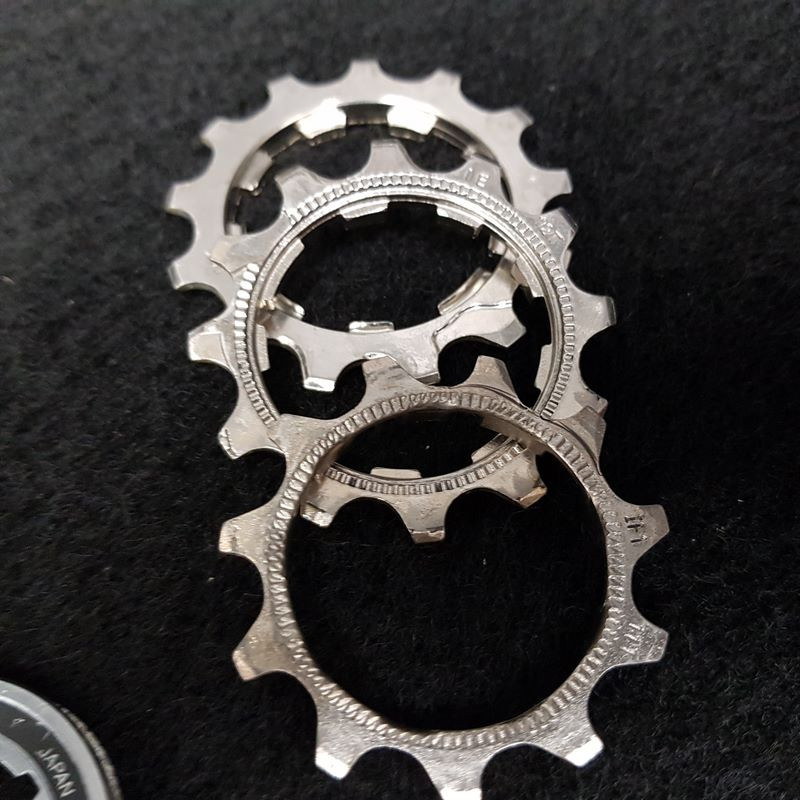 SHIMANO 105 CS-5700" 10V 11/25 cassette (Ref 394)
