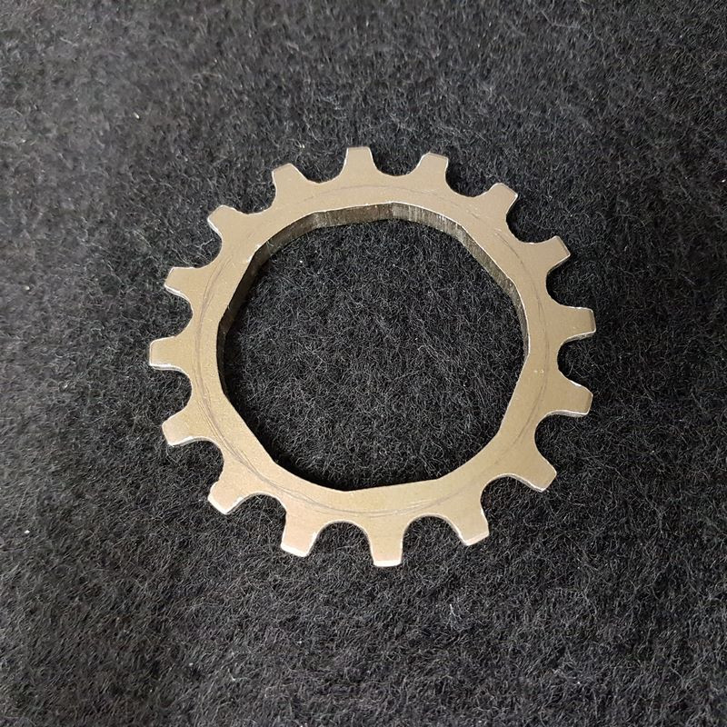 Piñón de aluminio N.O.S "CYCLO PAN" 16d (Ref 06)