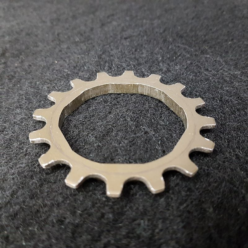 Piñón de aluminio N.O.S "CYCLO PAN" 16d (Ref 06)