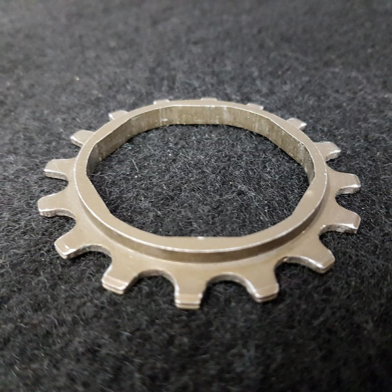 Piñón de aluminio N.O.S "CYCLO PAN" 16d (Ref 06)