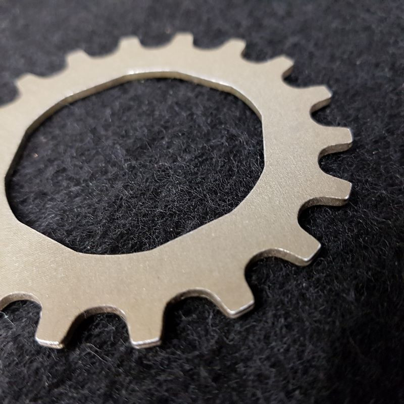 Ritzel aus Aluminium N.O.S "CYCLO PAN" 18d (Ref 04)