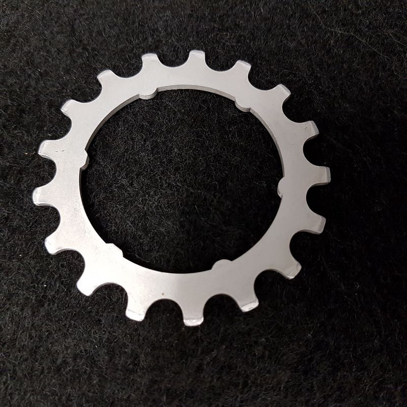 Piñón de aluminio "EVEREST NOVA" 17d (Ref 37)