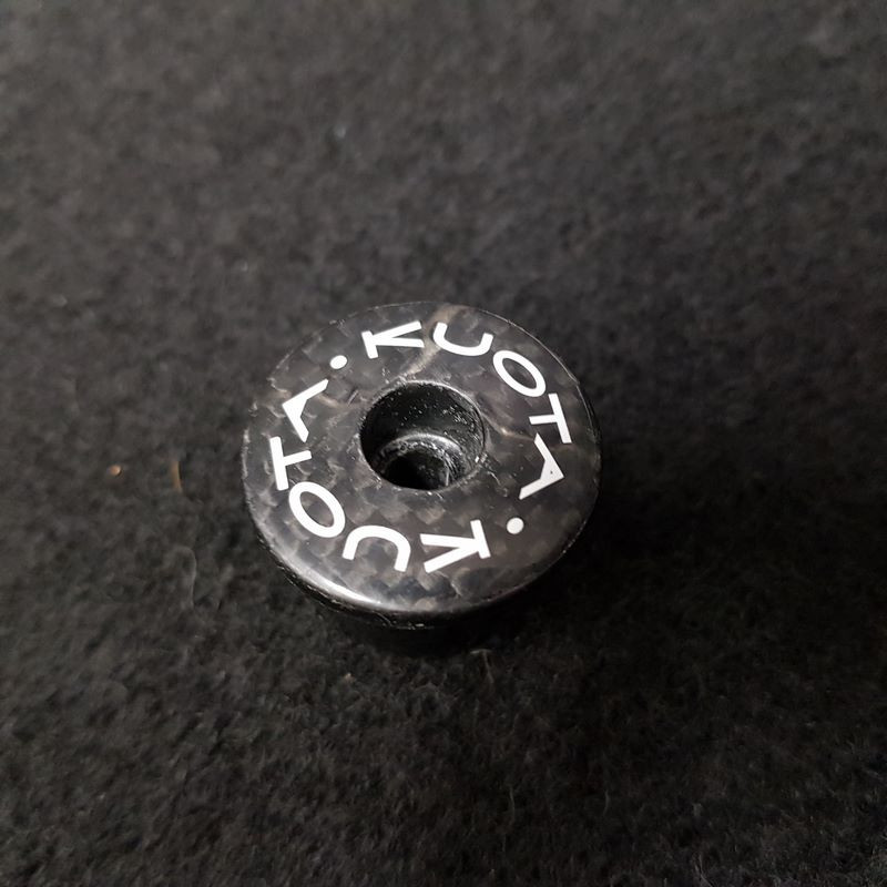 1"1/8 Aheadset "KUOTA CARBON" stem cap (Ref 17)