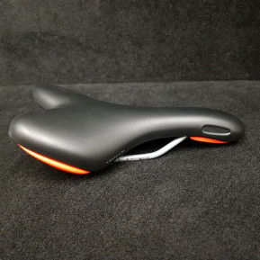 ROYAL VIPER saddle (Ref 542)