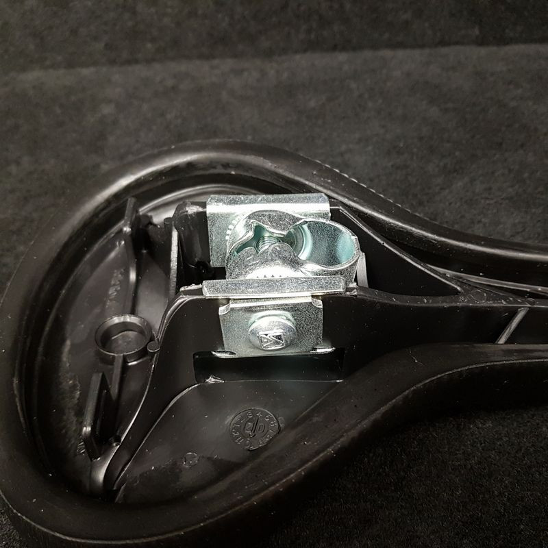 ROYAL moulded saddle (Ref 566)