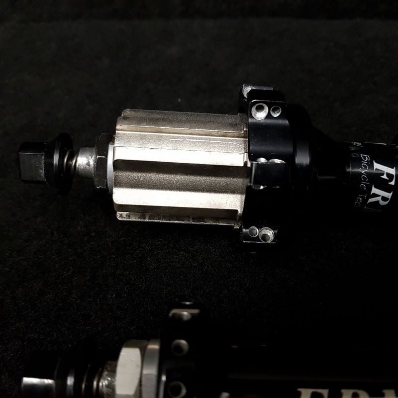 Par de bujes «FRM Straight Pull Campagnolo» 28t (Ref. 477)