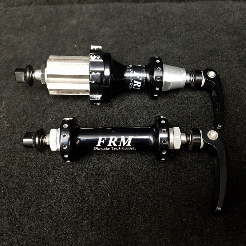 Nabenpaar „FRM Straight Pull Campagnolo“ 28 Zähne (Art.-Nr. 477)