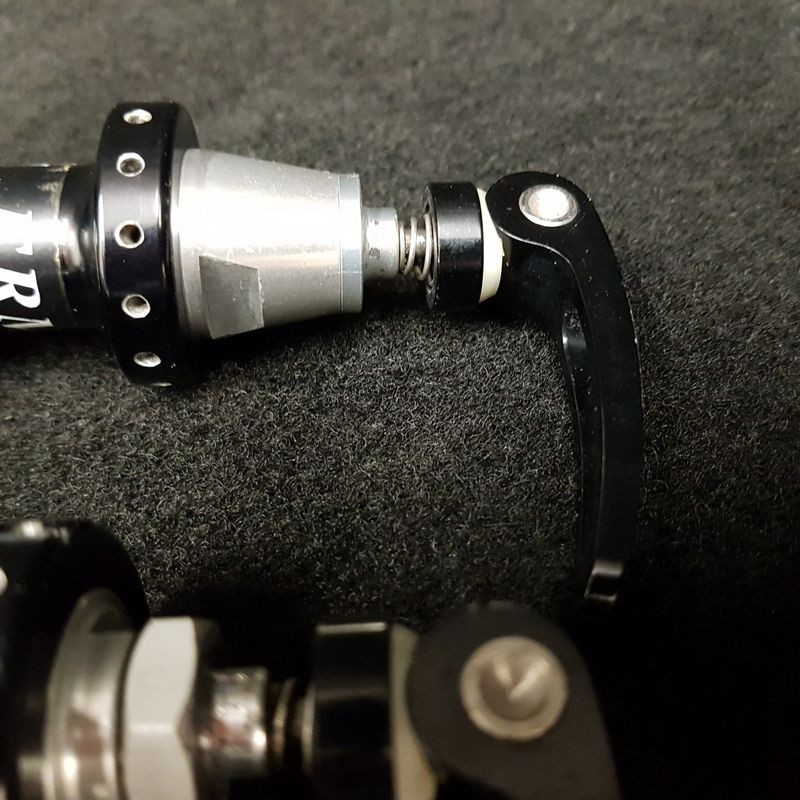 Pair of "FRM Straight Pull Campagnolo" 28t hubs (Ref 477)