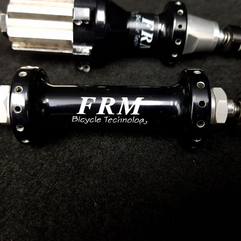 Nabenpaar „FRM Straight Pull Campagnolo“ 28 Zähne (Art.-Nr. 477)