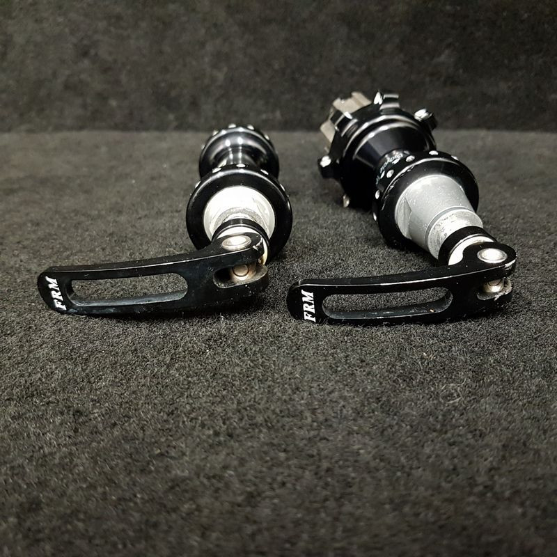 Paire de moyeux "FRM Straight Pull Campagnolo" 28t (Ref 477)