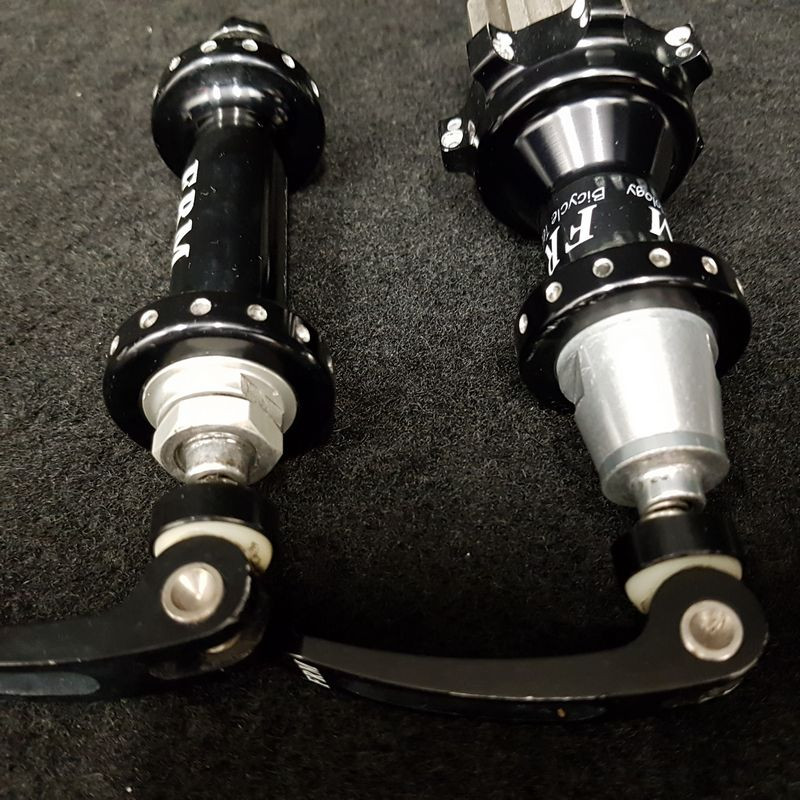 Nabenpaar „FRM Straight Pull Campagnolo“ 28 Zähne (Art.-Nr. 477)