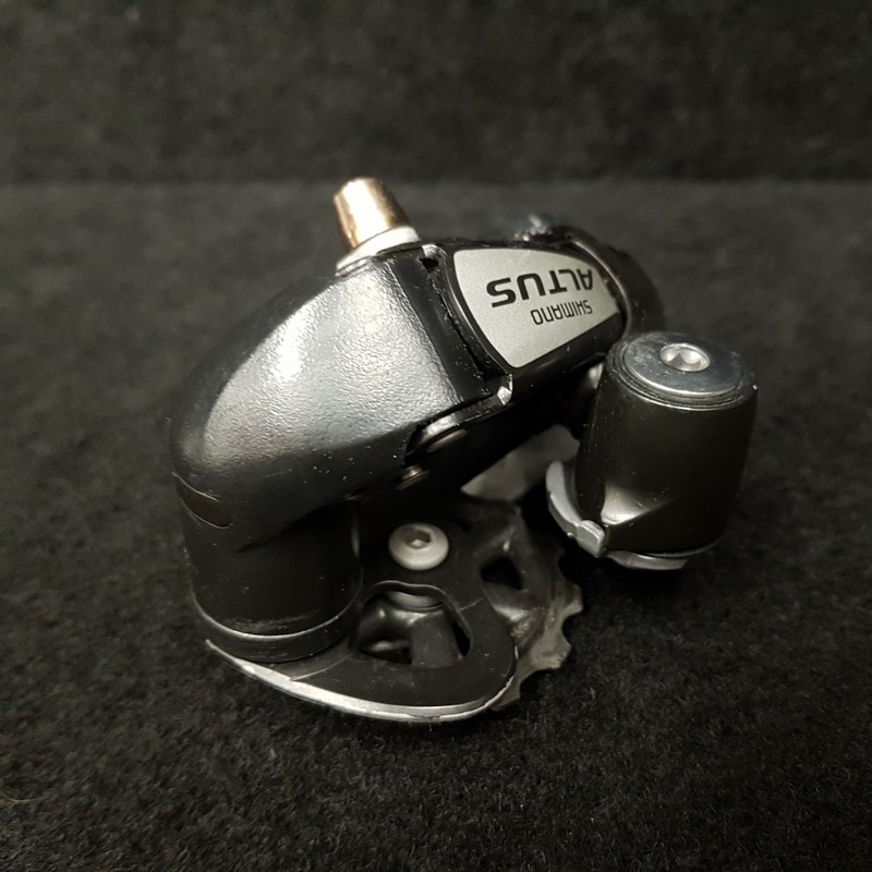 Deragliatore posteriore "SHIMANO ALTUS" 8v (Cod. 1840)