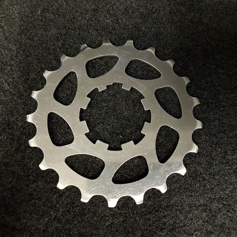 Pignon "CAMPAGNOLO RECORD TITANIUM 9s" 21d (Ref 151)