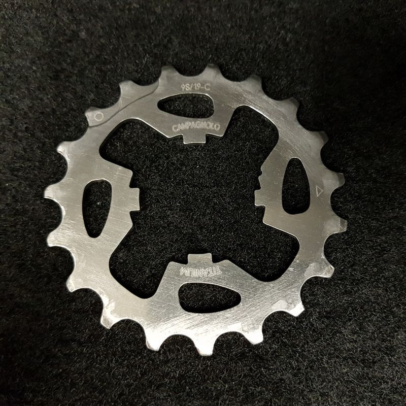 Pignon "CAMPAGNOLO RECORD TITANIUM 9s" 19d (Ref 152)
