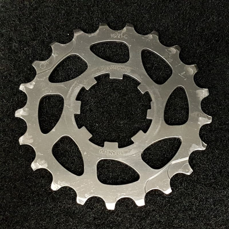 Pignon "CAMPAGNOLO RECORD TITANIUM 9v" 21d (Ref 153)