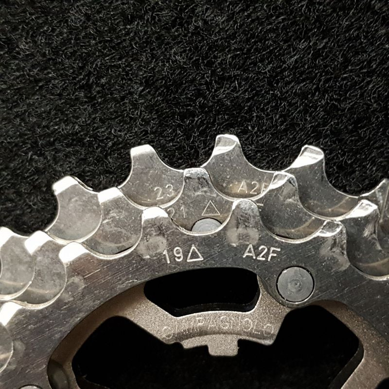 Pignons "CAMPAGNOLO RECORD TITANIUM 9v" 19/21/23d (Ref 157)