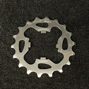 Pignon "CAMPAGNOLO RECORD TITANIUM 9v" 18d (Ref 159)