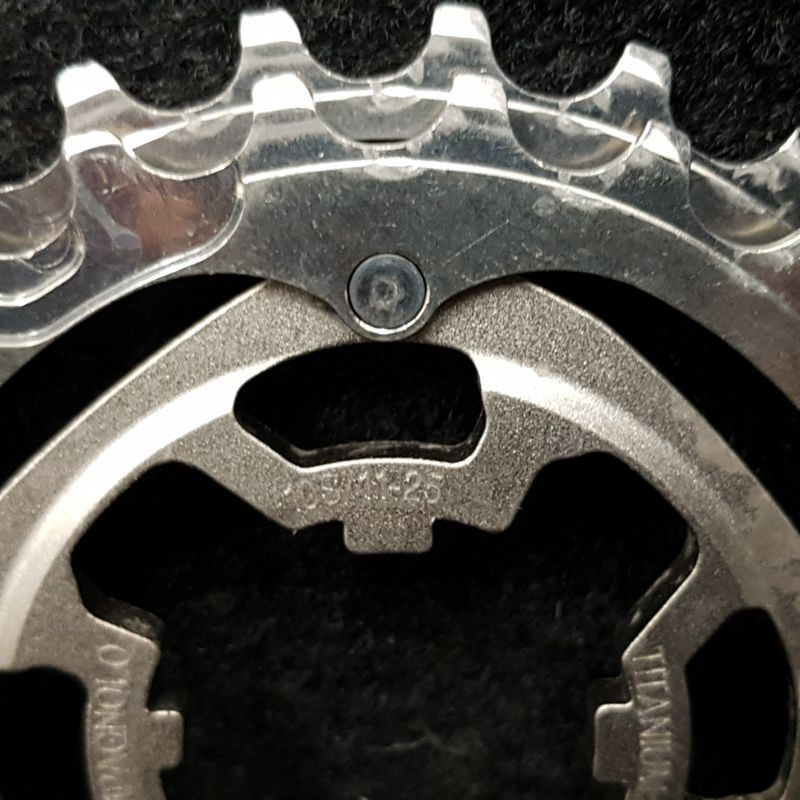 Pignons "CAMPAGNOLO RECORD TITANIUM 10v" 23/25d (Ref 162)
