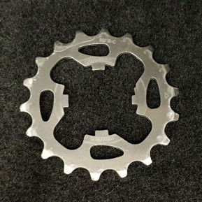 Pignon "CAMPAGNOLO RECORD TITANIUM 9v" 18d (Ref 163)