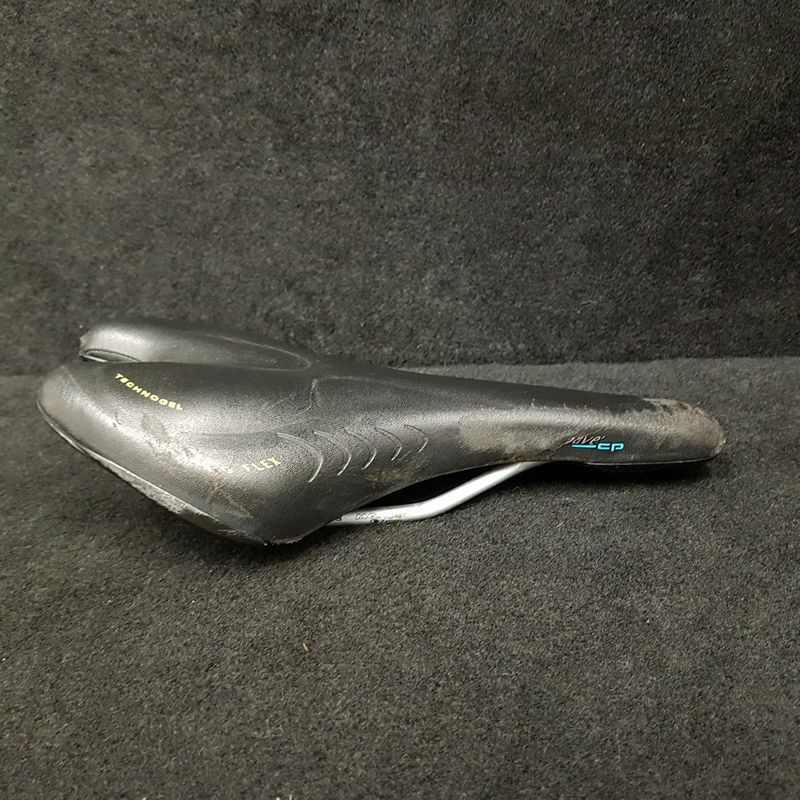 Sella "FIZIK PAVE CP" (Cod. 586)