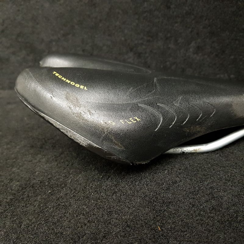 "FIZIK PAVE CP" saddle (Ref 586)