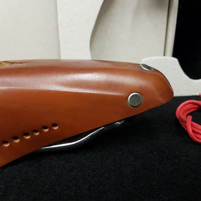 Selle "BROOKS B17 NARROW CARVED" (Ref 590)