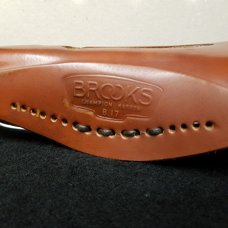 Selle "BROOKS B17 NARROW CARVED" (Ref 590)