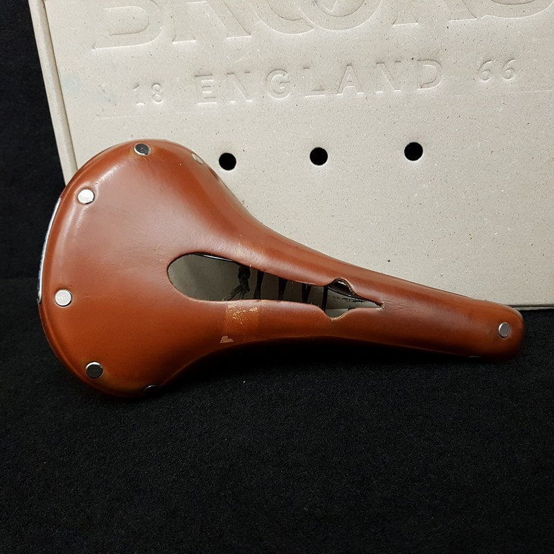 Selle "BROOKS B17 NARROW CARVED" (Ref 590)