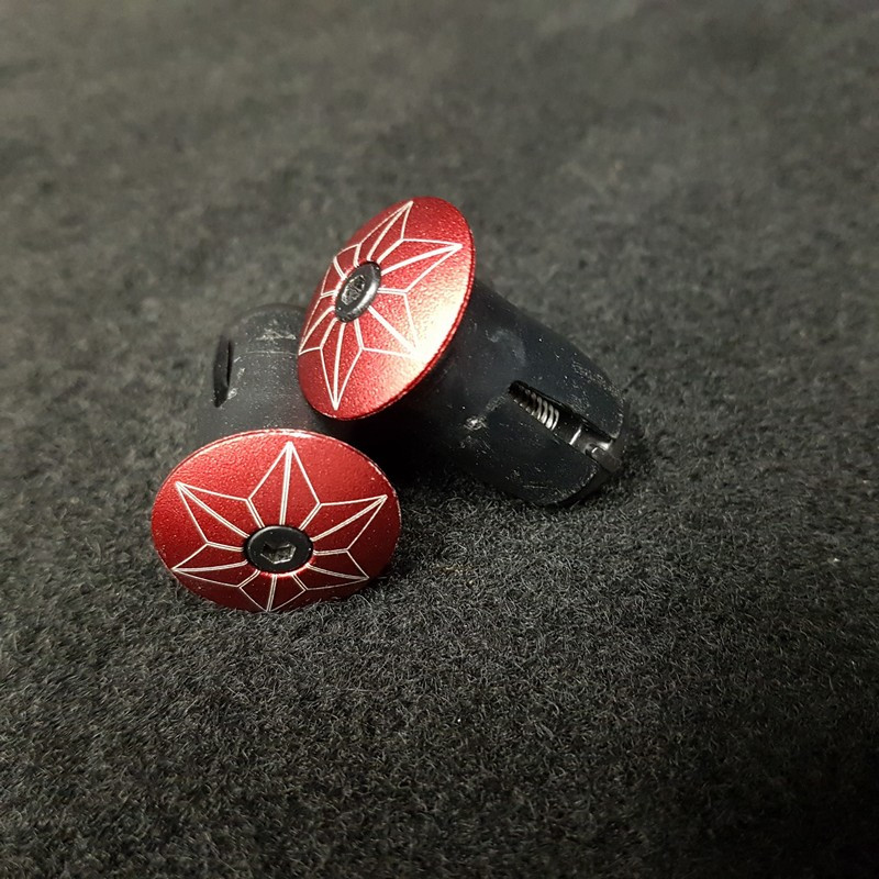 Lenkerkappen „SUPACAZ“ Rot (Art.-Nr. 17)