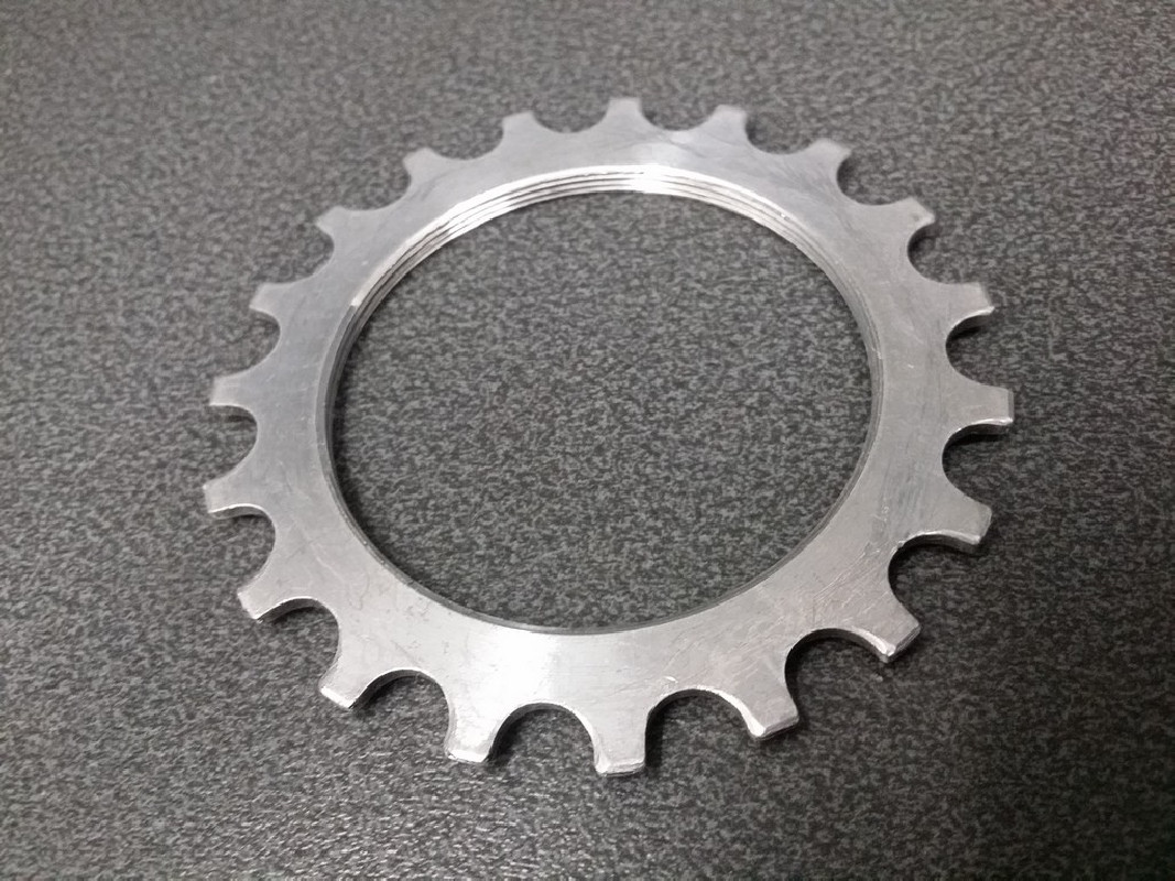 Ritzel aus Aluminium N.O.S "EVEREST STAR" 19d (Ref 46)