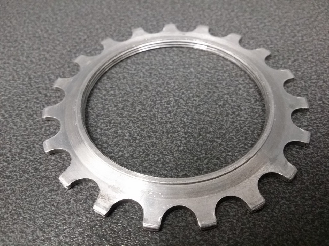 Piñón de aluminio 19d N.O.S "EVEREST STAR" (Ref 46)